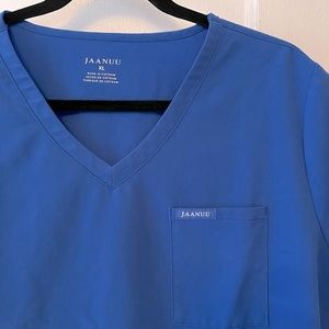 JAANUU 3 Pocket Scrub Top